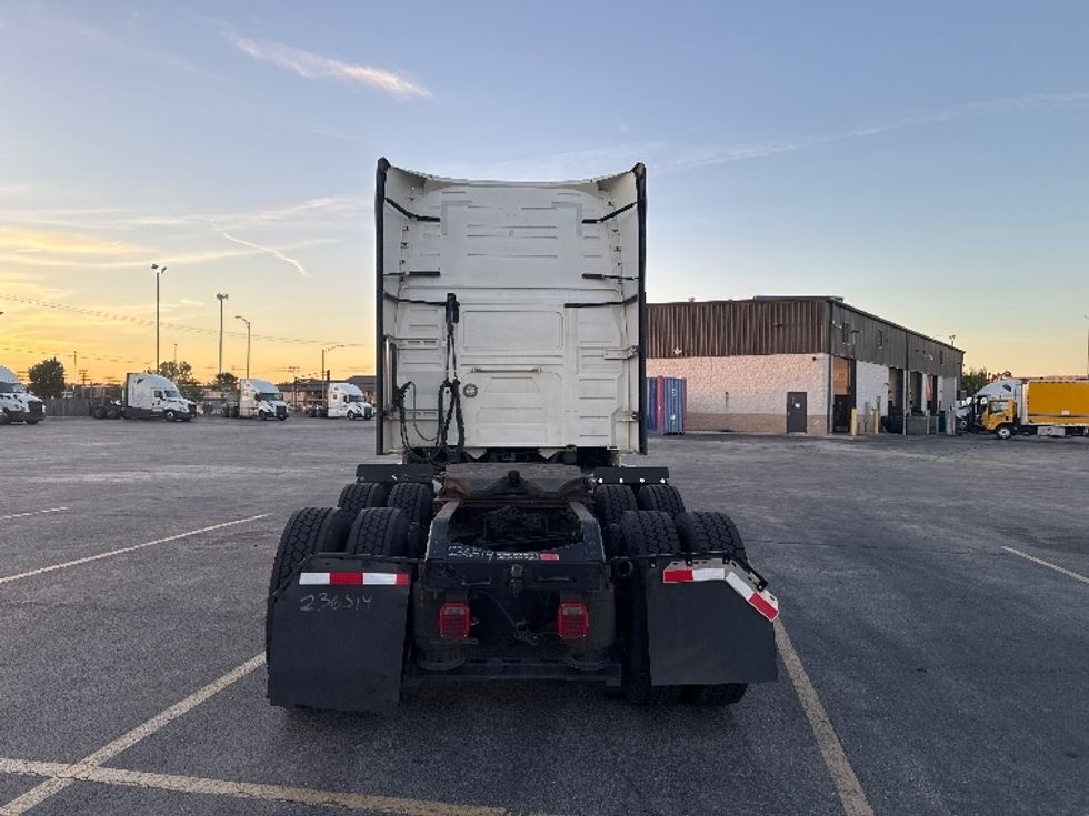 Sleeper Tractor-Heavy Duty Tractors-Volvo-2023-VNL64760-Chicago (Chicago Ridge)-IL-549,890\n\t\tmiles-$ 82,250 - Image 6