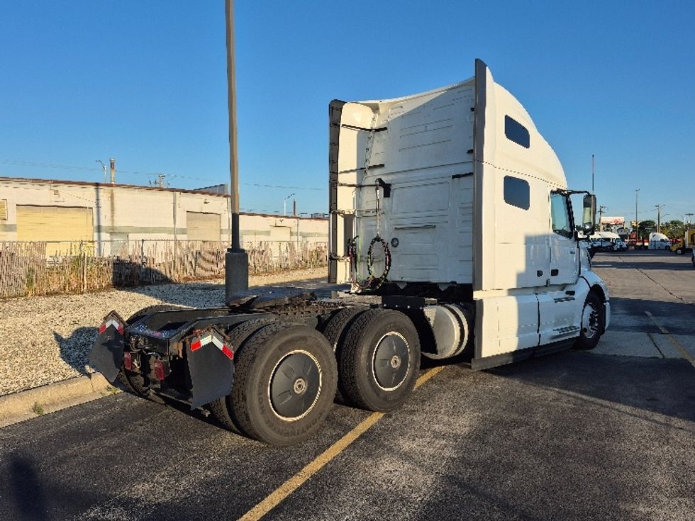 Sleeper Tractor-Heavy Duty Tractors-Volvo-2023-VNL64760-Chicago (Chicago Ridge)-IL-556,707\n\t\tmiles-$ 81,750 - Image 7