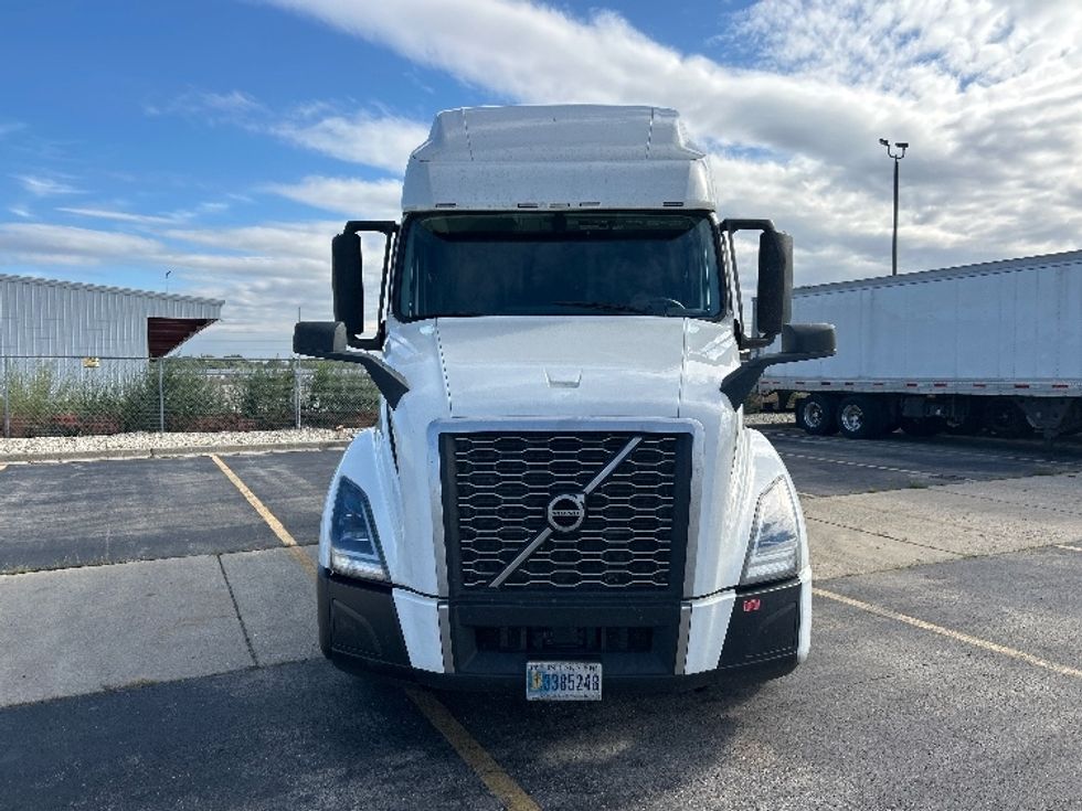 Sleeper Tractor-Heavy Duty Tractors-Volvo-2023-VNL64760-Chicago (Chicago Ridge)-IL-590,312\n\t\tmiles-$ 78,250 - Image 2