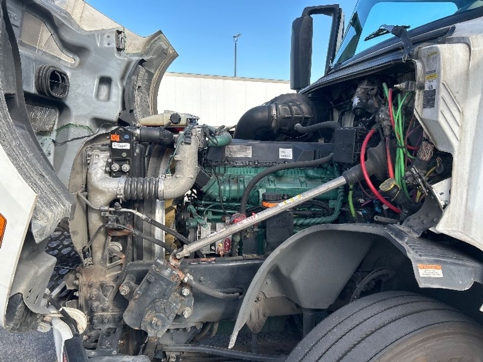 Sleeper Tractor-Heavy Duty Tractors-Volvo-2023-VNL64760-Chicago (Chicago Ridge)-IL-590,312\n\t\tmiles-$ 78,250 - Image 21