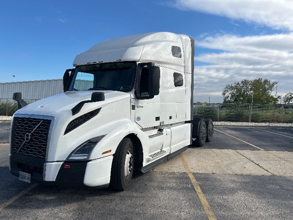 Sleeper Tractor-Heavy Duty Tractors-Volvo-2023-VNL64760-Chicago (Chicago Ridge)-IL-590,312\n\t\tmiles-$ 78,250 - Image 3