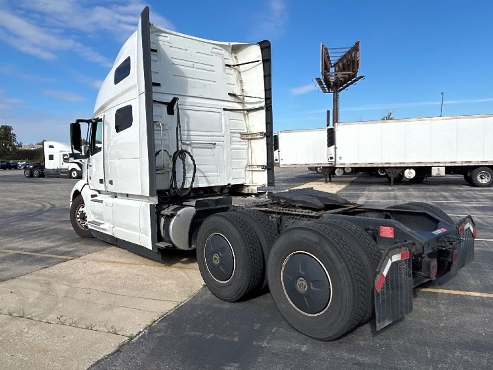 Sleeper Tractor-Heavy Duty Tractors-Volvo-2023-VNL64760-Chicago (Chicago Ridge)-IL-590,312\n\t\tmiles-$ 78,250 - Image 5