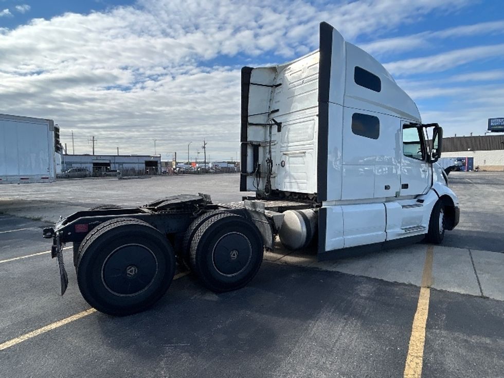 Sleeper Tractor-Heavy Duty Tractors-Volvo-2023-VNL64760-Chicago (Chicago Ridge)-IL-590,312\n\t\tmiles-$ 78,250 - Image 7