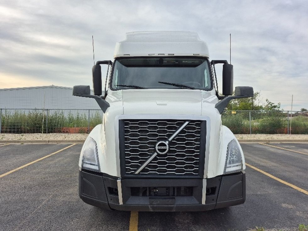 Sleeper Tractor-Heavy Duty Tractors-Volvo-2023-VNL64760-Chicago (Chicago Ridge)-IL-659,571\n\t\tmiles-$ 71,500 - Image 2