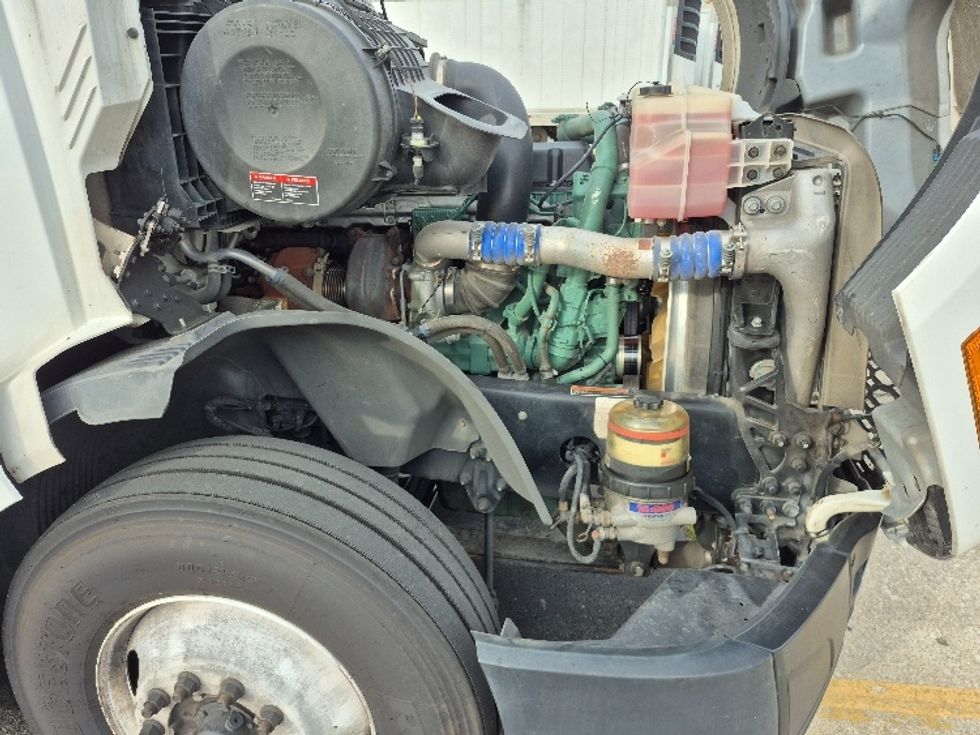 Sleeper Tractor-Heavy Duty Tractors-Volvo-2023-VNL64760-Chicago (Chicago Ridge)-IL-659,571\n\t\tmiles-$ 71,500 - Image 20