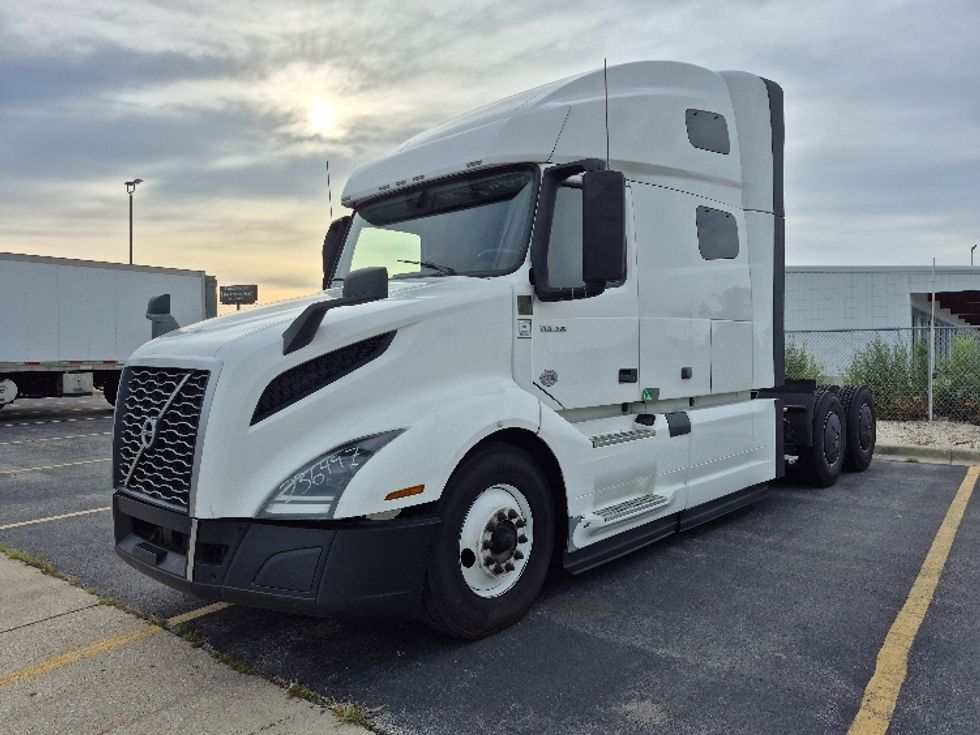 Sleeper Tractor-Heavy Duty Tractors-Volvo-2023-VNL64760-Chicago (Chicago Ridge)-IL-659,571\n\t\tmiles-$ 71,500 - Image 3