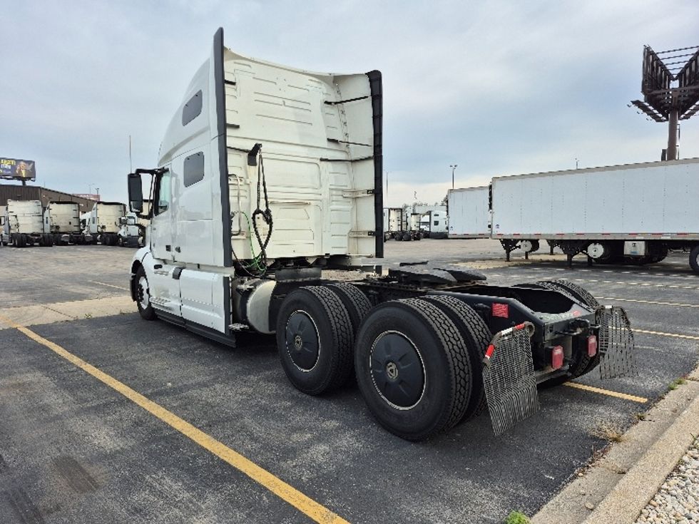 Sleeper Tractor-Heavy Duty Tractors-Volvo-2023-VNL64760-Chicago (Chicago Ridge)-IL-659,571\n\t\tmiles-$ 71,500 - Image 5