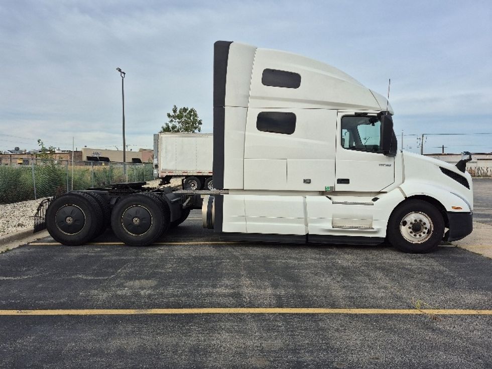 Sleeper Tractor-Heavy Duty Tractors-Volvo-2023-VNL64760-Chicago (Chicago Ridge)-IL-659,571\n\t\tmiles-$ 71,500 - Image 8