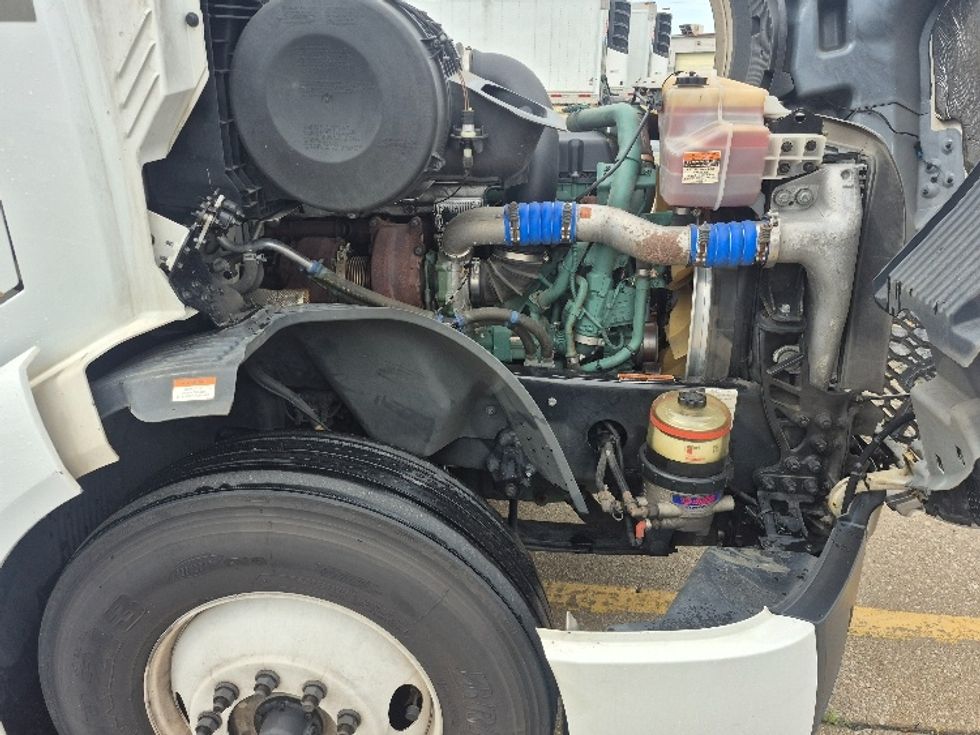Sleeper Tractor-Heavy Duty Tractors-Volvo-2023-VNL64760-Chicago (Chicago Ridge)-IL-662,934\n\t\tmiles-$ 71,000 - Image 20