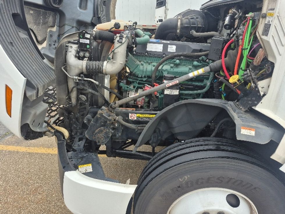 Sleeper Tractor-Heavy Duty Tractors-Volvo-2023-VNL64760-Chicago (Chicago Ridge)-IL-662,934\n\t\tmiles-$ 71,000 - Image 21