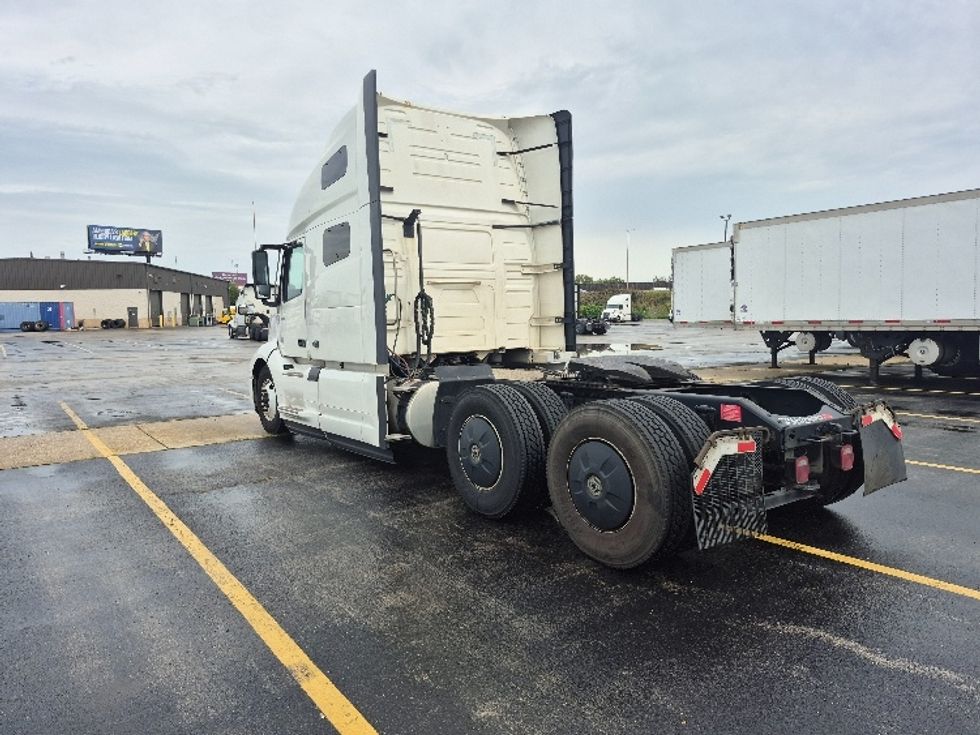 Sleeper Tractor-Heavy Duty Tractors-Volvo-2023-VNL64760-Chicago (Chicago Ridge)-IL-662,934\n\t\tmiles-$ 71,000 - Image 5
