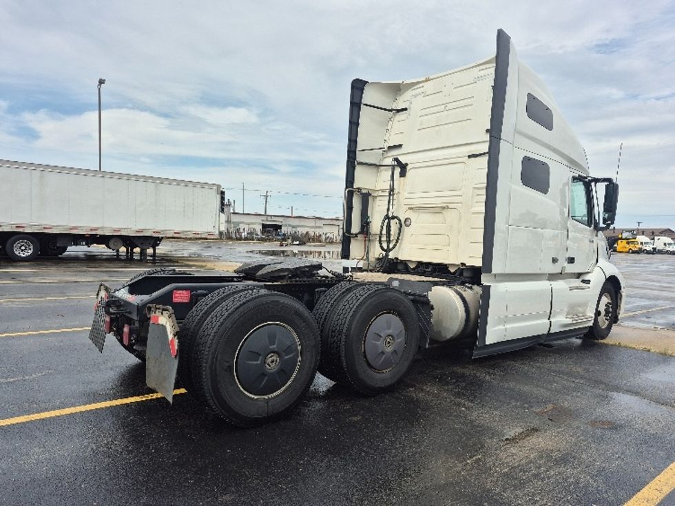 Sleeper Tractor-Heavy Duty Tractors-Volvo-2023-VNL64760-Chicago (Chicago Ridge)-IL-662,934\n\t\tmiles-$ 71,000 - Image 7