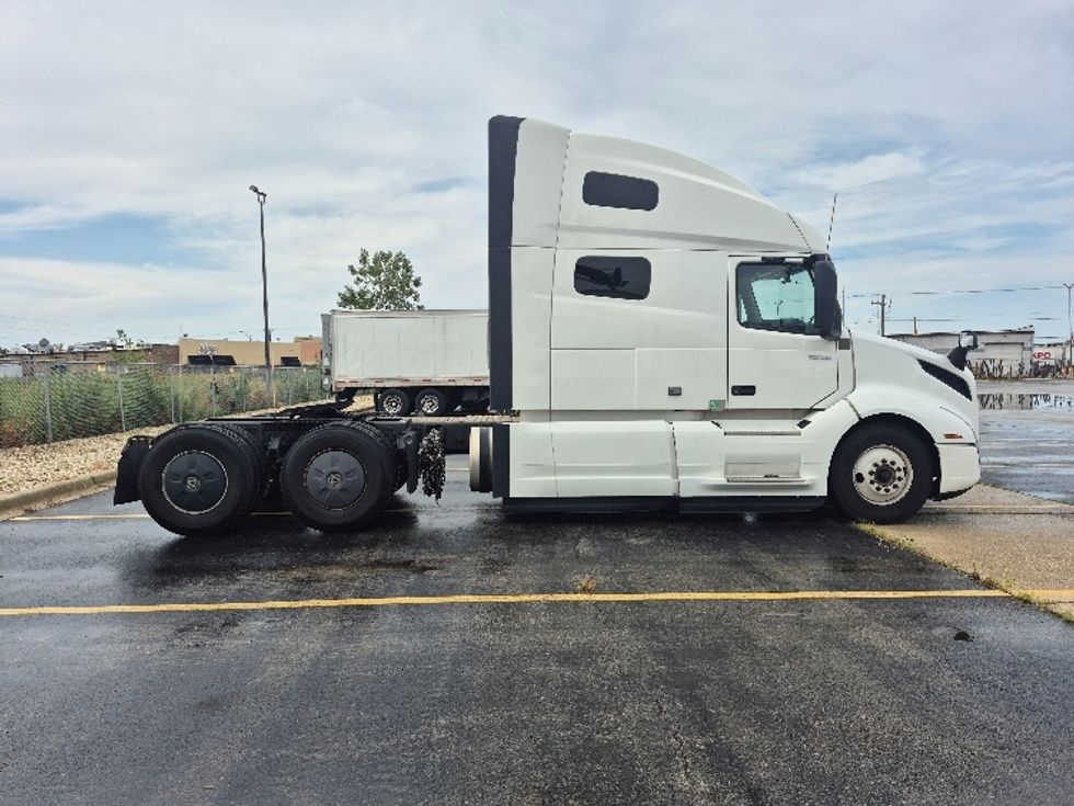 Sleeper Tractor-Heavy Duty Tractors-Volvo-2023-VNL64760-Chicago (Chicago Ridge)-IL-662,934\n\t\tmiles-$ 71,000 - Image 8