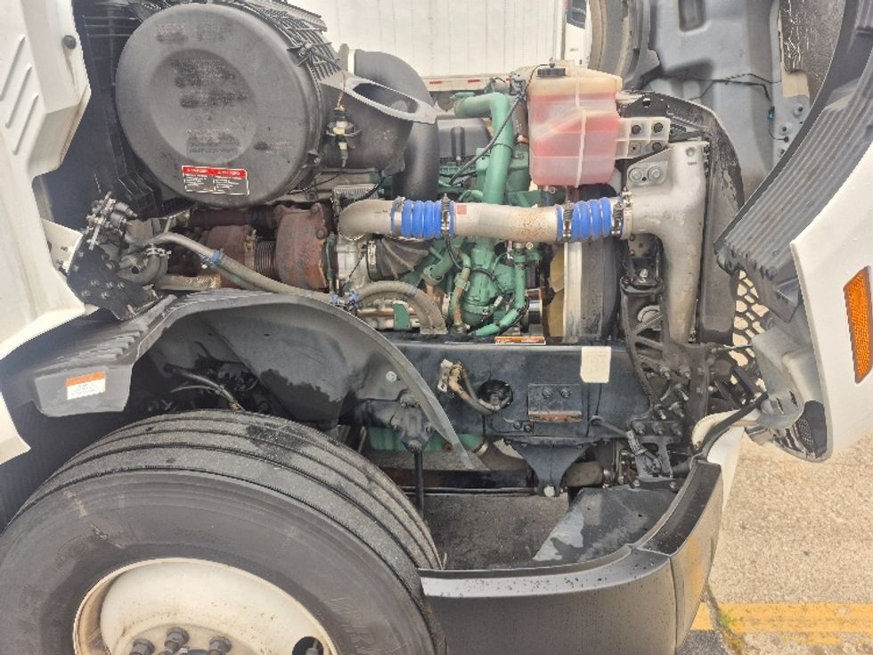 Sleeper Tractor-Heavy Duty Tractors-Volvo-2023-VNL64760-Chicago (Chicago Ridge)-IL-670,832\n\t\tmiles-$ 71,250 - Image 20