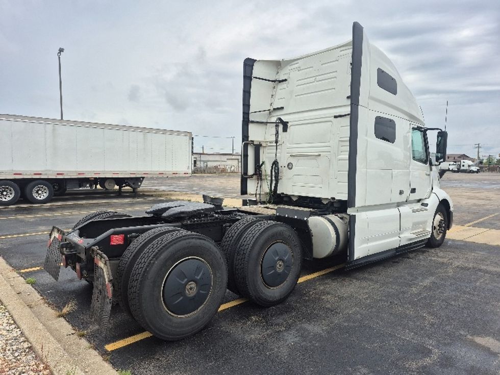 Sleeper Tractor-Heavy Duty Tractors-Volvo-2023-VNL64760-Chicago (Chicago Ridge)-IL-670,832\n\t\tmiles-$ 71,250 - Image 7