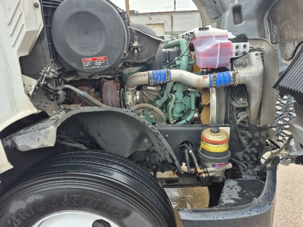 Sleeper Tractor-Heavy Duty Tractors-Volvo-2023-VNL64760-Chicago (Chicago Ridge)-IL-731,000\n\t\tmiles-$ 64,250 - Image 20