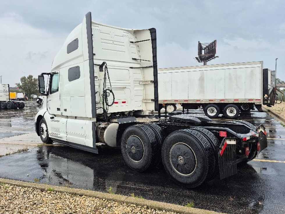 Sleeper Tractor-Heavy Duty Tractors-Volvo-2023-VNL64760-Chicago (Chicago Ridge)-IL-731,000\n\t\tmiles-$ 64,250 - Image 5