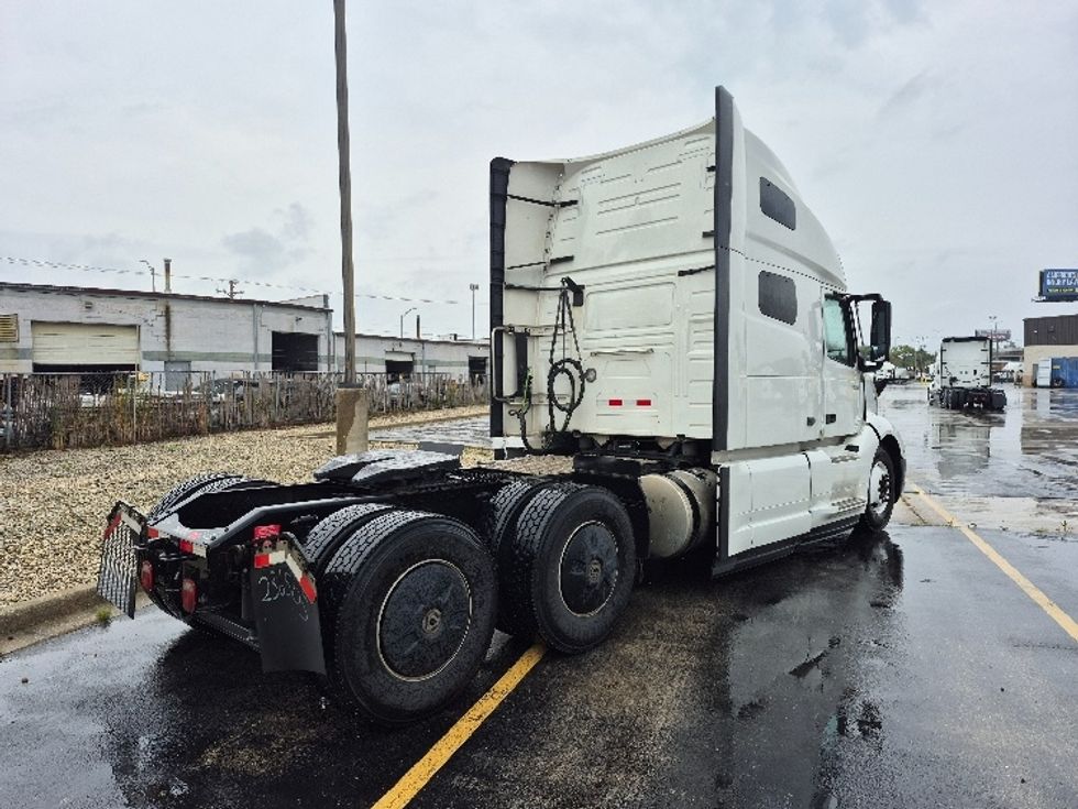 Sleeper Tractor-Heavy Duty Tractors-Volvo-2023-VNL64760-Chicago (Chicago Ridge)-IL-731,000\n\t\tmiles-$ 64,250 - Image 7