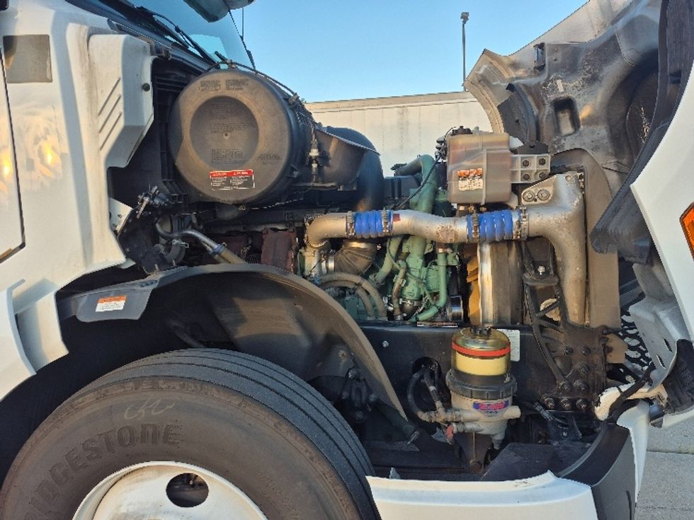 Sleeper Tractor-Heavy Duty Tractors-Volvo-2023-VNL64760-Chicago (Chicago Ridge)-IL-741,937\n\t\tmiles-$ 64,750 - Image 20