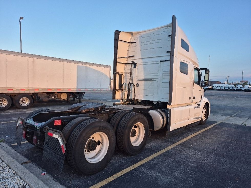 Sleeper Tractor-Heavy Duty Tractors-Volvo-2023-VNL64760-Chicago (Chicago Ridge)-IL-741,937\n\t\tmiles-$ 64,750 - Image 7