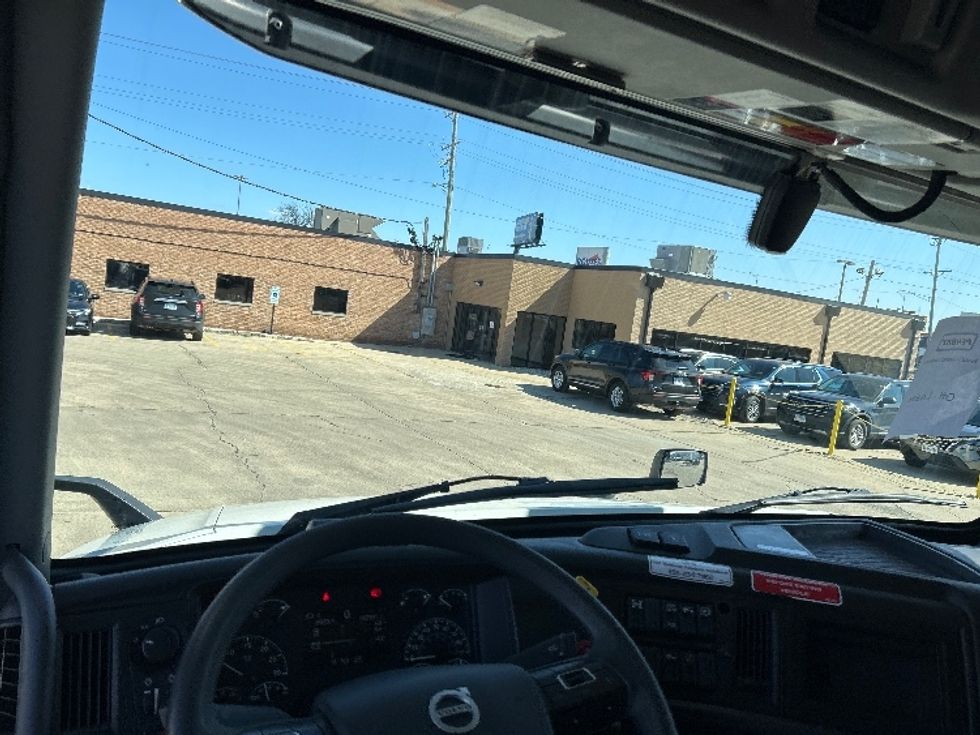 Sleeper Tractor-Heavy Duty Tractors-Volvo-2023-VNL64760-Chicago (Chicago Ridge)-IL-742,998\n\t\tmiles-$ 51,500 - Image 11