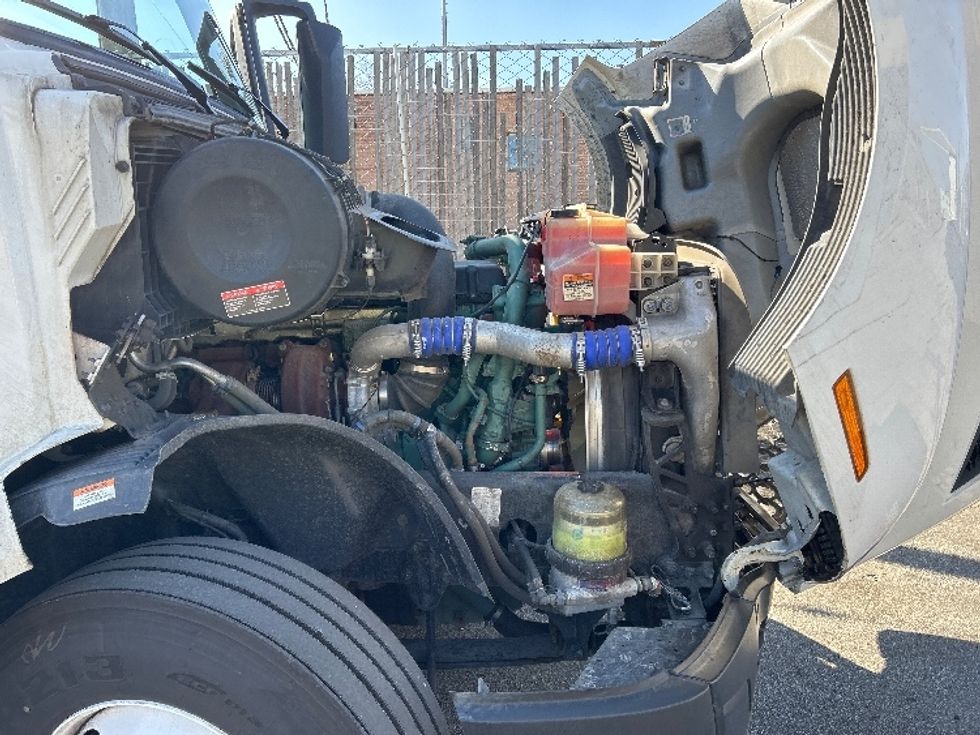 Sleeper Tractor-Heavy Duty Tractors-Volvo-2023-VNL64760-Chicago (Chicago Ridge)-IL-742,998\n\t\tmiles-$ 51,500 - Image 20