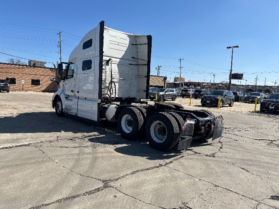 Sleeper Tractor-Heavy Duty Tractors-Volvo-2023-VNL64760-Chicago (Chicago Ridge)-IL-742,998\n\t\tmiles-$ 51,500 - Image 5