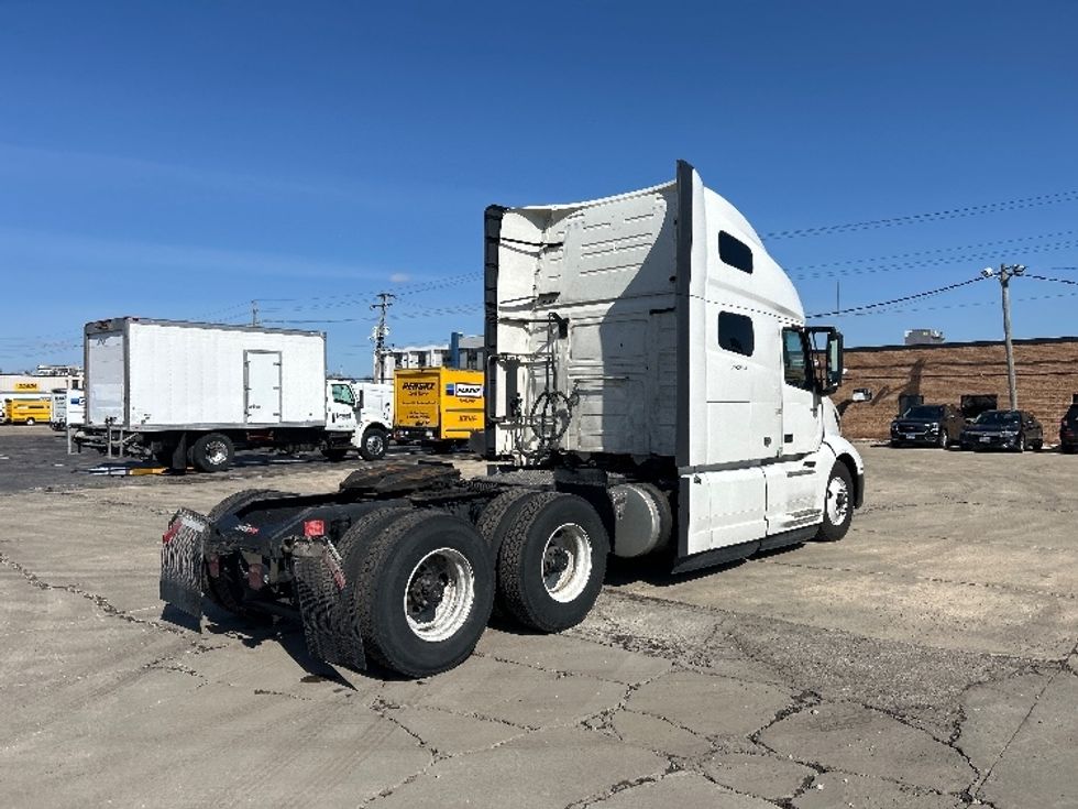 Sleeper Tractor-Heavy Duty Tractors-Volvo-2023-VNL64760-Chicago (Chicago Ridge)-IL-742,998\n\t\tmiles-$ 51,500 - Image 7