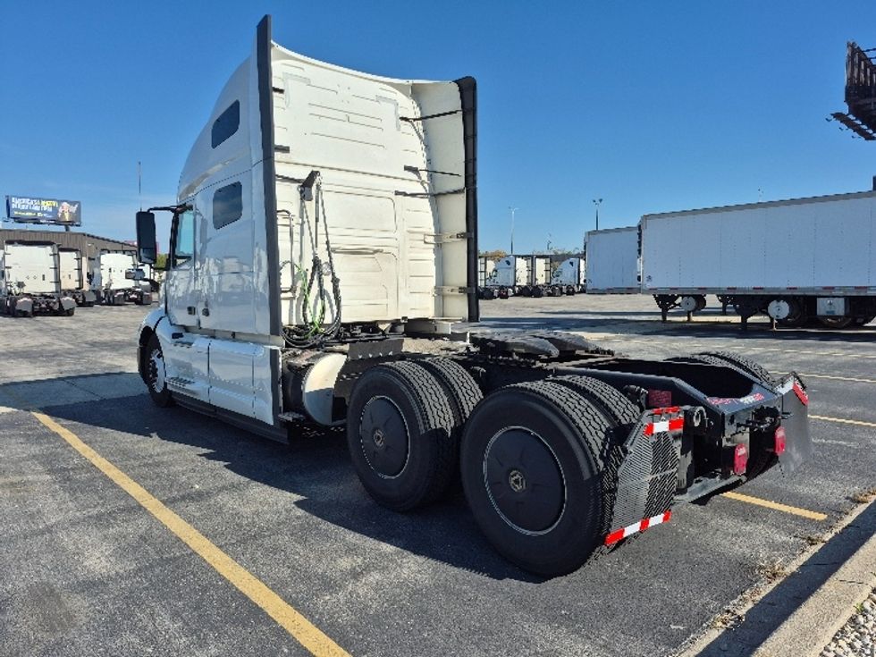 Sleeper Tractor-Heavy Duty Tractors-Volvo-2023-VNL64760-Chicago (Chicago Ridge)-IL-746,427\n\t\tmiles-$ 68,750 - Image 5