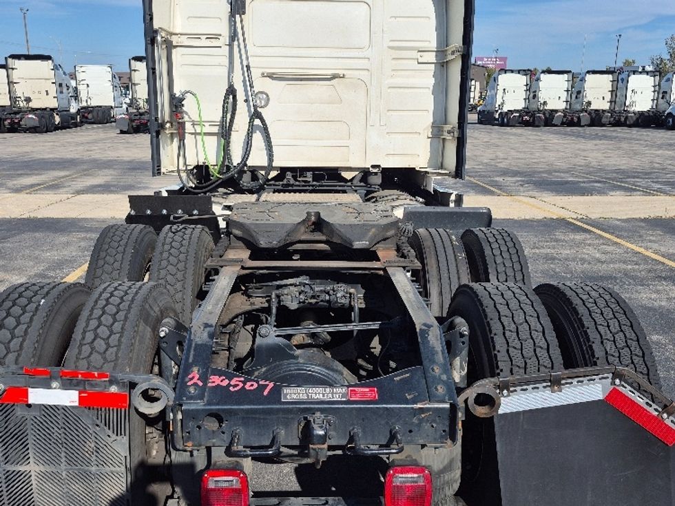 Sleeper Tractor-Heavy Duty Tractors-Volvo-2023-VNL64760-Chicago (Chicago Ridge)-IL-746,427\n\t\tmiles-$ 68,750 - Image 6