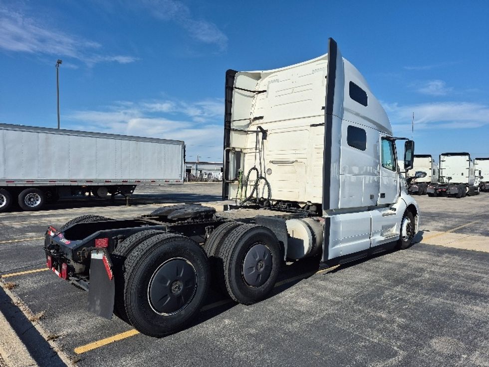 Sleeper Tractor-Heavy Duty Tractors-Volvo-2023-VNL64760-Chicago (Chicago Ridge)-IL-746,427\n\t\tmiles-$ 68,750 - Image 7