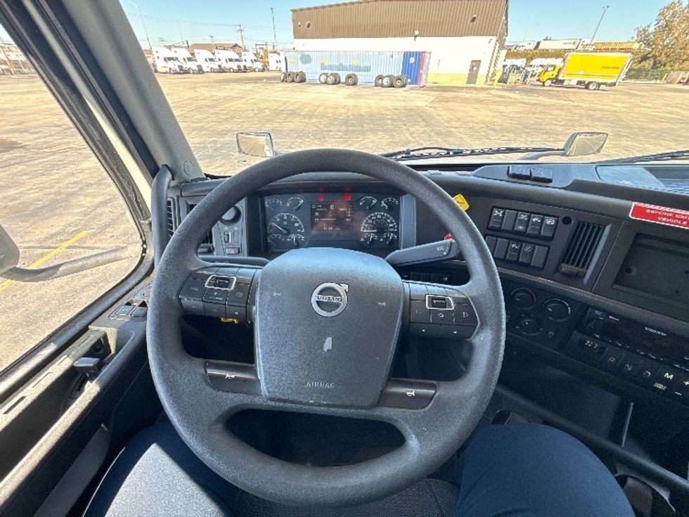 Sleeper Tractor-Heavy Duty Tractors-Volvo-2023-VNL64760-Chicago (Chicago Ridge)-IL-746,591\n\t\tmiles-$ 62,750 - Image 11