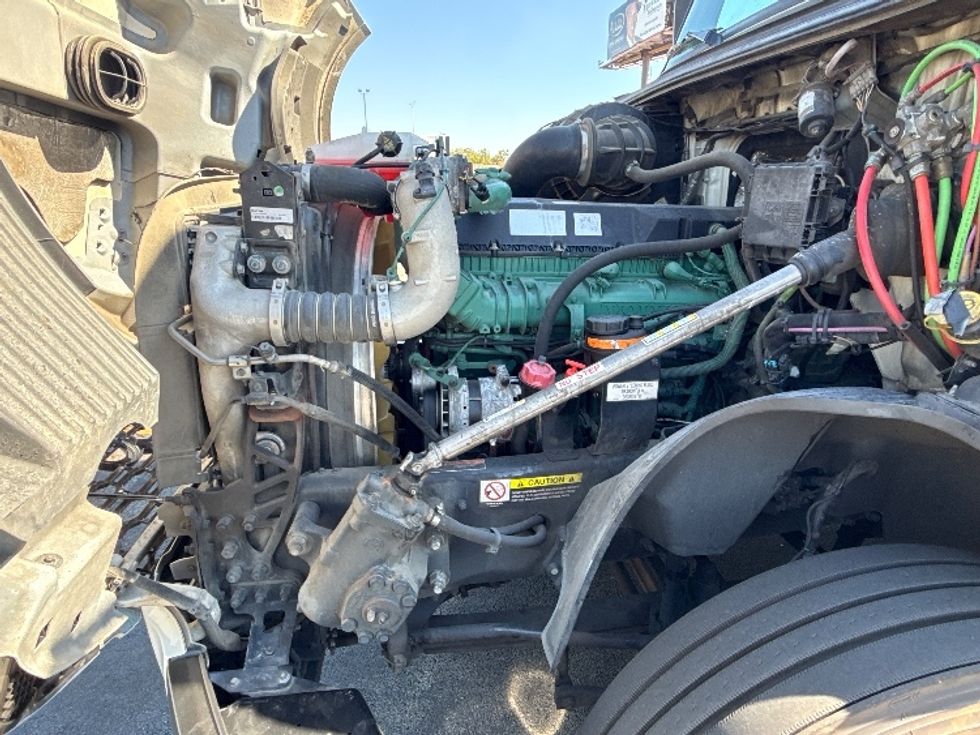 Sleeper Tractor-Heavy Duty Tractors-Volvo-2023-VNL64760-Chicago (Chicago Ridge)-IL-746,591\n\t\tmiles-$ 62,750 - Image 21