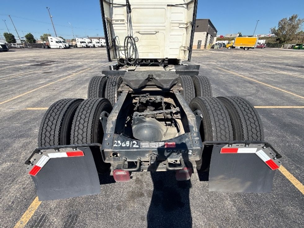Sleeper Tractor-Heavy Duty Tractors-Volvo-2023-VNL64760-Chicago (Chicago Ridge)-IL-746,591\n\t\tmiles-$ 62,750 - Image 6