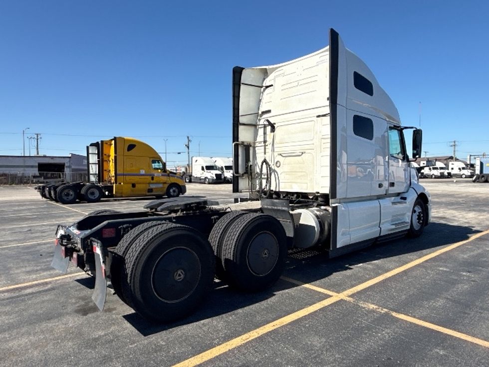 Sleeper Tractor-Heavy Duty Tractors-Volvo-2023-VNL64760-Chicago (Chicago Ridge)-IL-746,591\n\t\tmiles-$ 62,750 - Image 7