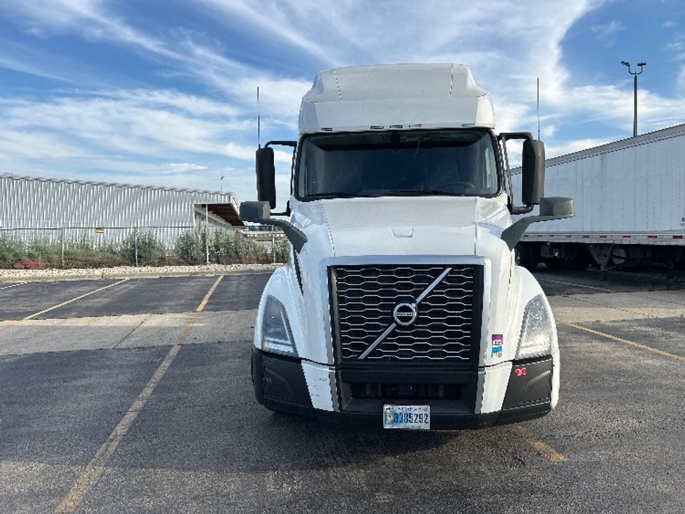 Sleeper Tractor-Heavy Duty Tractors-Volvo-2023-VNL64760-Chicago (Chicago Ridge)-IL-757,040\n\t\tmiles-$ 64,750 - Image 2