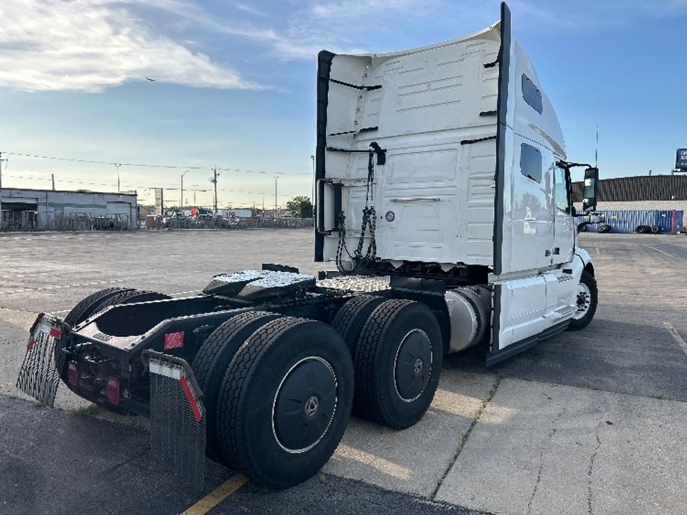 Sleeper Tractor-Heavy Duty Tractors-Volvo-2023-VNL64760-Chicago (Chicago Ridge)-IL-757,040\n\t\tmiles-$ 64,750 - Image 7