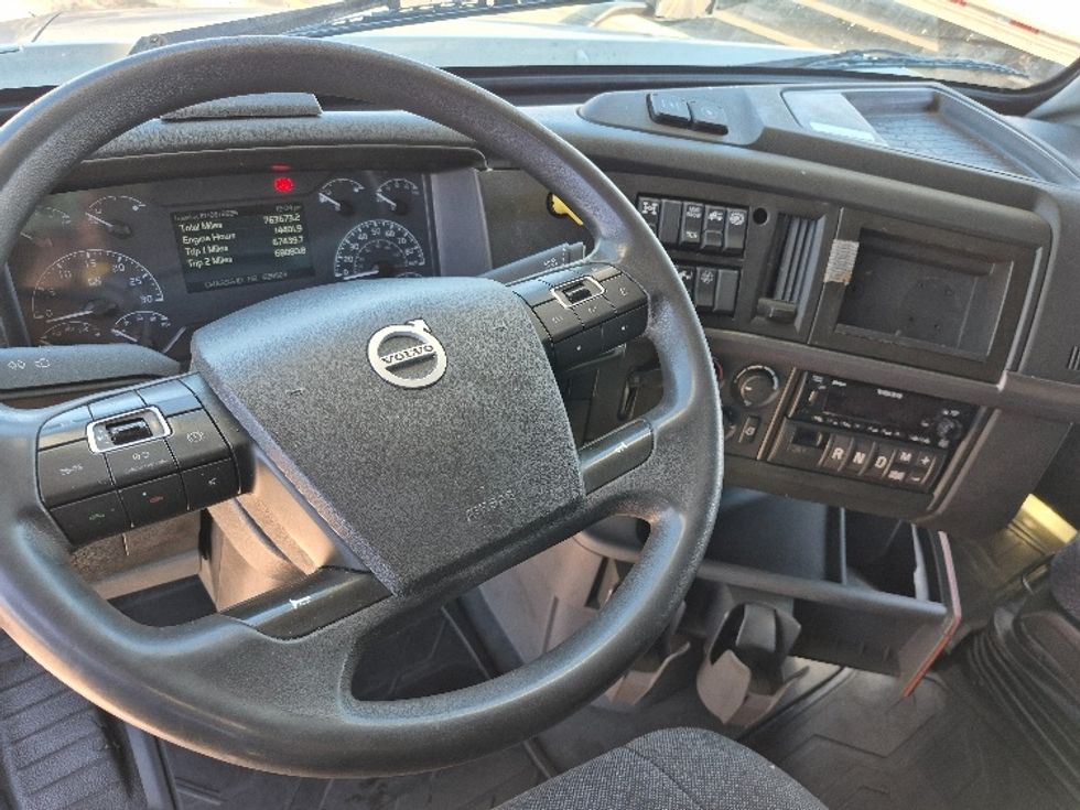 Sleeper Tractor-Heavy Duty Tractors-Volvo-2023-VNL64760-Chicago (Chicago Ridge)-IL-763,674\n\t\tmiles-$ 61,000 - Image 11