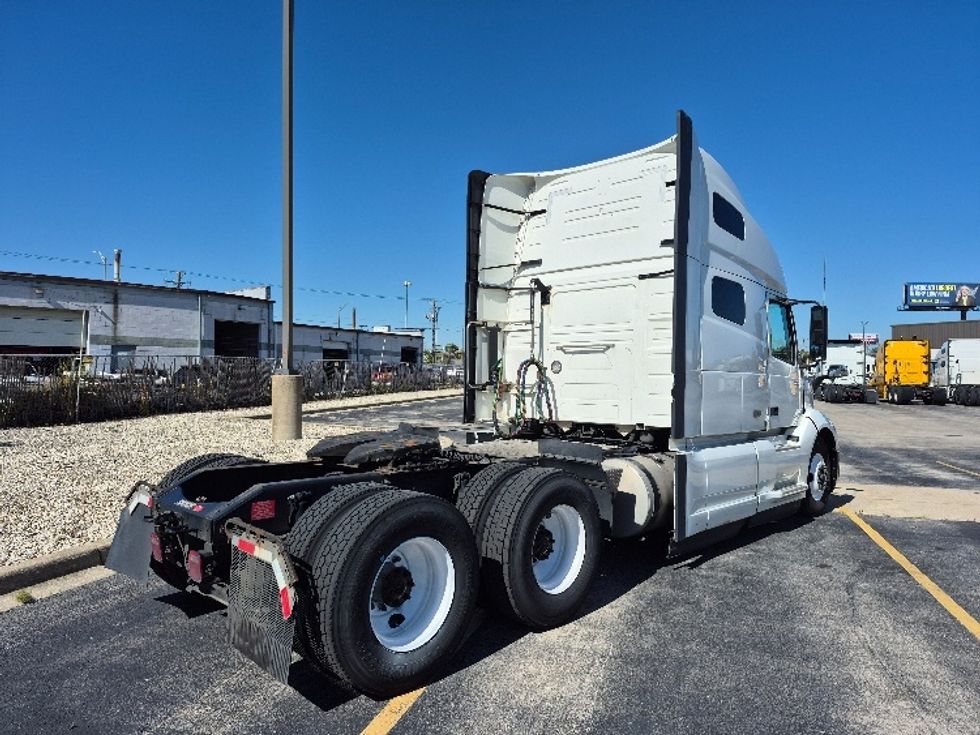 Sleeper Tractor-Heavy Duty Tractors-Volvo-2023-VNL64760-Chicago (Chicago Ridge)-IL-763,674\n\t\tmiles-$ 61,000 - Image 7