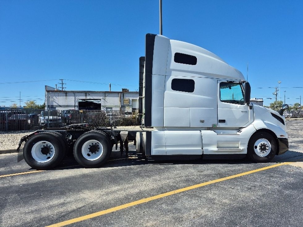 Sleeper Tractor-Heavy Duty Tractors-Volvo-2023-VNL64760-Chicago (Chicago Ridge)-IL-763,674\n\t\tmiles-$ 61,000 - Image 8