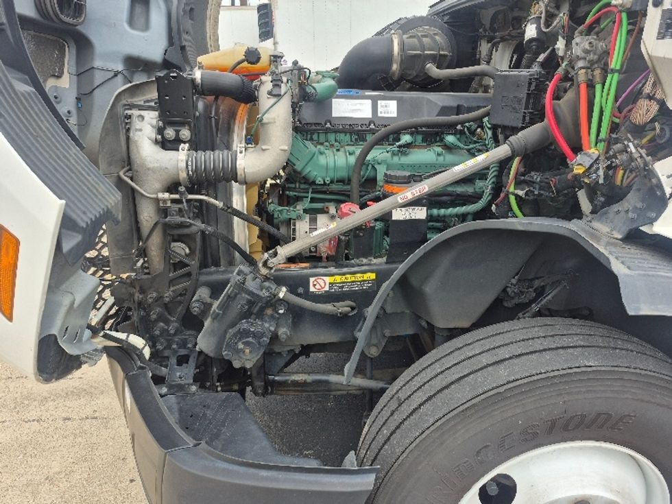 Sleeper Tractor-Heavy Duty Tractors-Volvo-2023-VNL64760-Chicago (Chicago Ridge)-IL-768,595\n\t\tmiles-$ 63,500 - Image 21