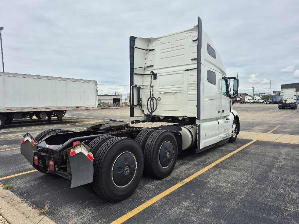 Sleeper Tractor-Heavy Duty Tractors-Volvo-2023-VNL64760-Chicago (Chicago Ridge)-IL-768,595\n\t\tmiles-$ 63,500 - Image 7