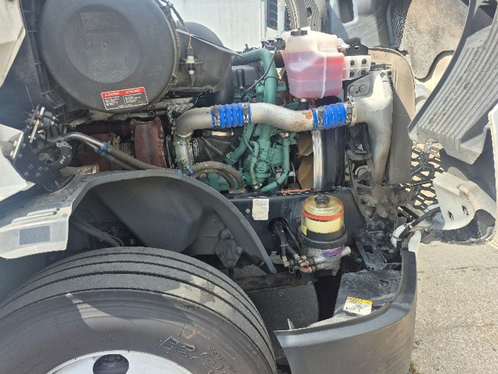 Sleeper Tractor-Heavy Duty Tractors-Volvo-2023-VNL64760-Chicago (Chicago Ridge)-IL-769,013\n\t\tmiles-$ 65,250 - Image 20
