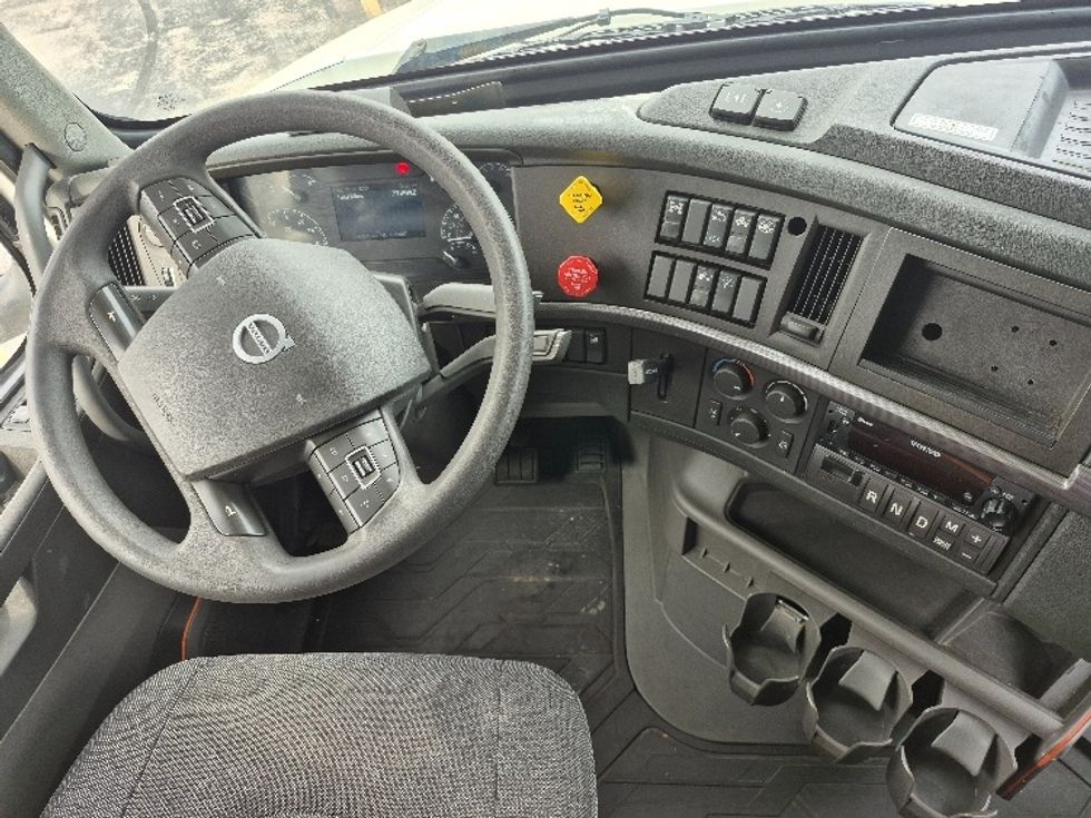 Sleeper Tractor-Heavy Duty Tractors-Volvo-2023-VNL64760-Chicago (Chicago Ridge)-IL-771,284\n\t\tmiles-$ 63,250 - Image 10
