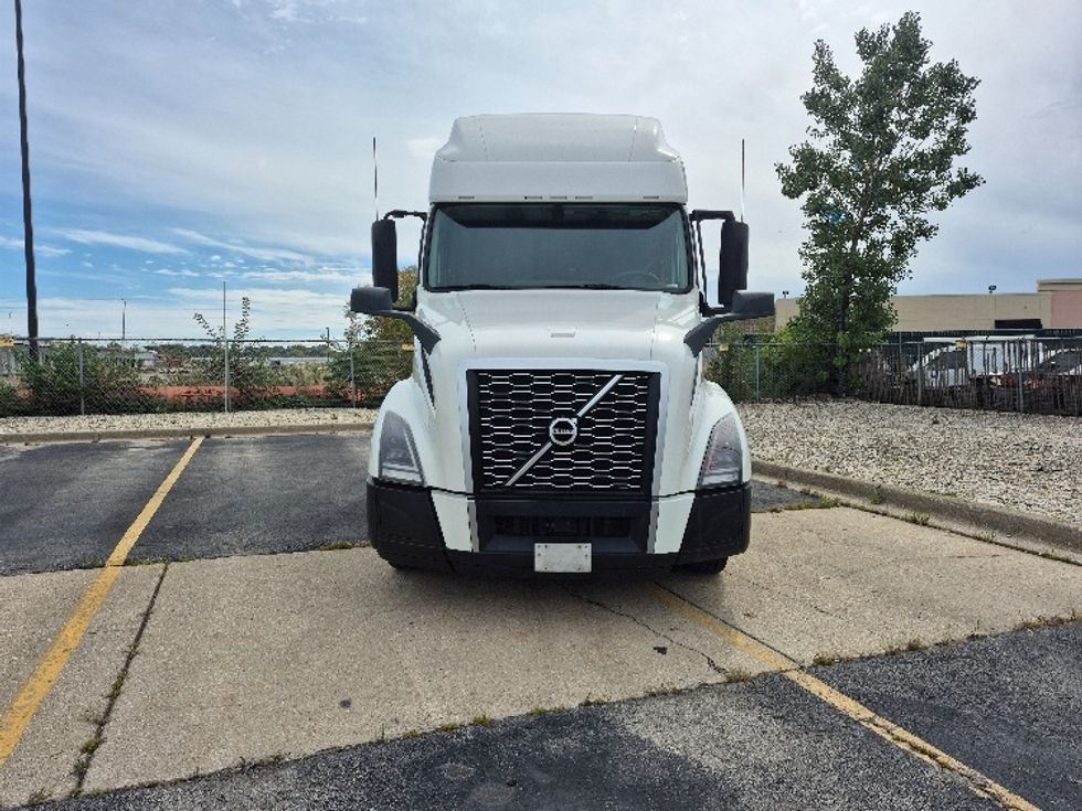 Sleeper Tractor-Heavy Duty Tractors-Volvo-2023-VNL64760-Chicago (Chicago Ridge)-IL-771,284\n\t\tmiles-$ 63,250 - Image 2