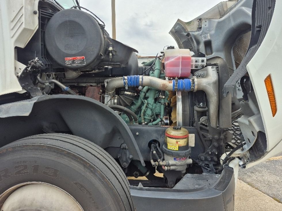 Sleeper Tractor-Heavy Duty Tractors-Volvo-2023-VNL64760-Chicago (Chicago Ridge)-IL-771,284\n\t\tmiles-$ 63,250 - Image 20
