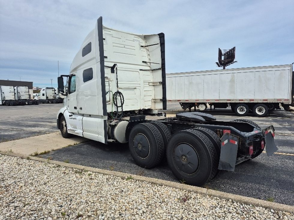 Sleeper Tractor-Heavy Duty Tractors-Volvo-2023-VNL64760-Chicago (Chicago Ridge)-IL-771,284\n\t\tmiles-$ 63,250 - Image 5