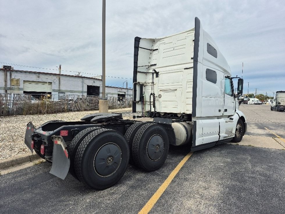 Sleeper Tractor-Heavy Duty Tractors-Volvo-2023-VNL64760-Chicago (Chicago Ridge)-IL-771,284\n\t\tmiles-$ 63,250 - Image 7