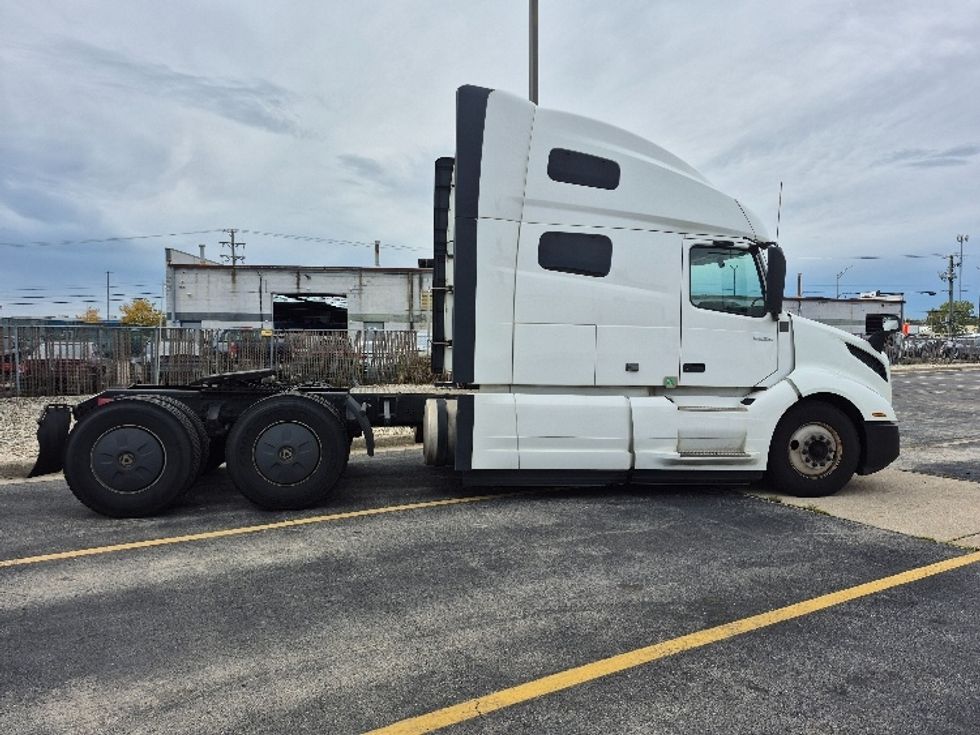 Sleeper Tractor-Heavy Duty Tractors-Volvo-2023-VNL64760-Chicago (Chicago Ridge)-IL-771,284\n\t\tmiles-$ 63,250 - Image 8