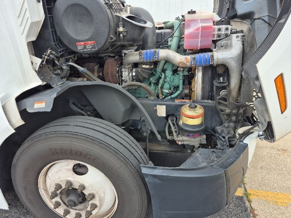 Sleeper Tractor-Heavy Duty Tractors-Volvo-2023-VNL64760-Chicago (Chicago Ridge)-IL-772,704\n\t\tmiles-$ 63,250 - Image 20